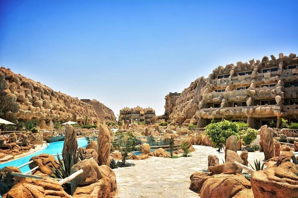 Отель Caves Beach Resort 5*