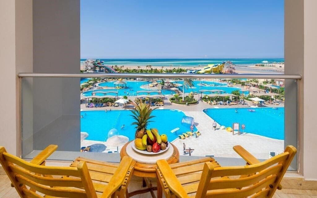 Фотография Hawaii Caesar Palace Hotel & Aqua Park (ex. Mirage, Sunrise Alora) 4*