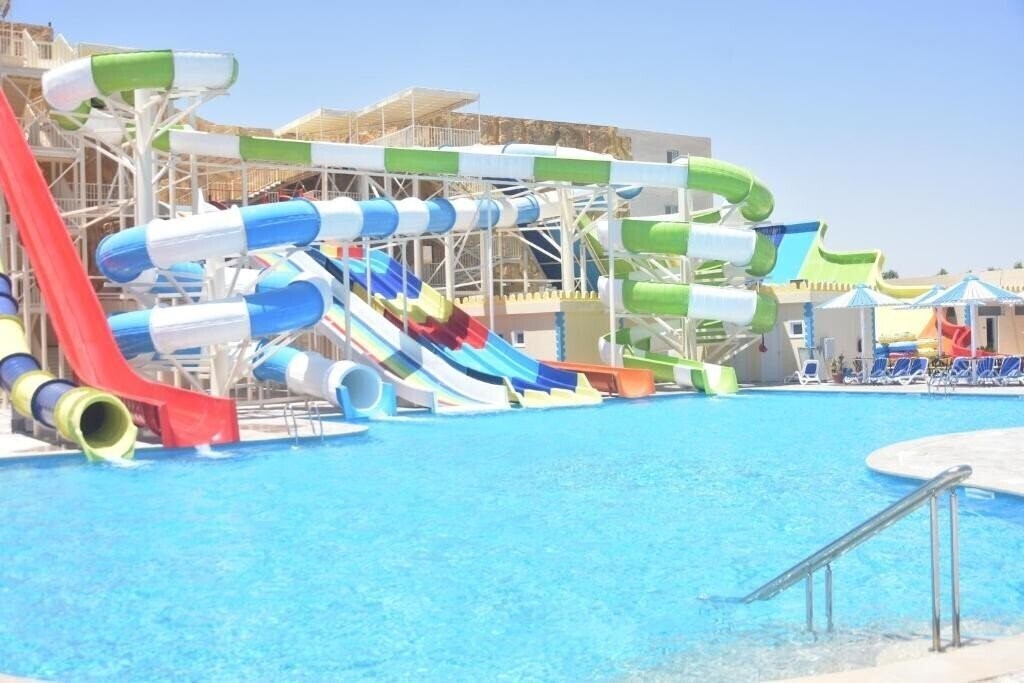 Отель AMC Royal Hotel & SPA 5*