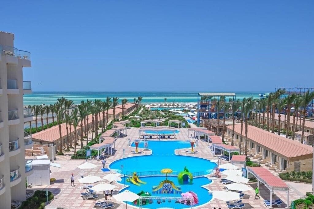 Отель Sunrise Serano Aqua Park Resort 4*