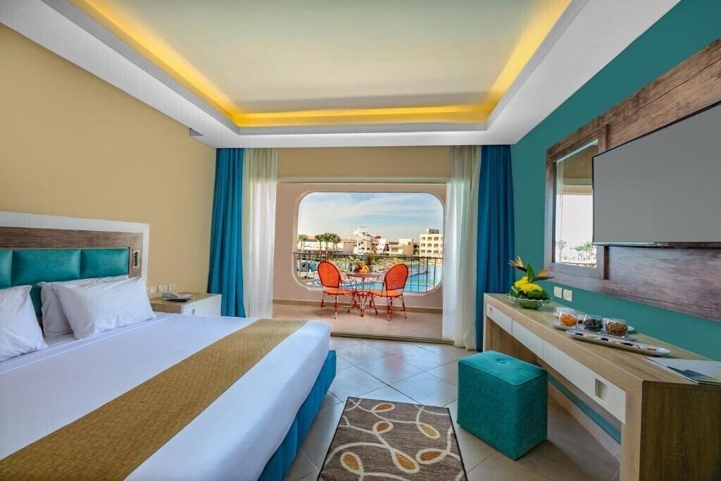 Фото Titanic Resort & Aqua Park 4*