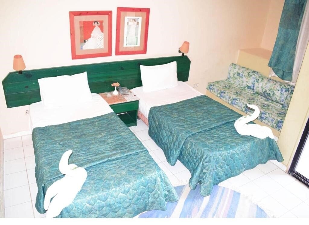 Jewels La Perla Hotel (ex. La Perla) 3* суреті