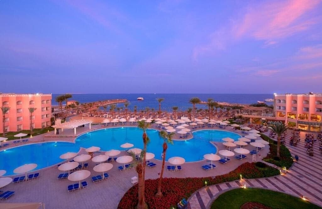 Изображение Beach Albatros The Club - Aqua Park 4*