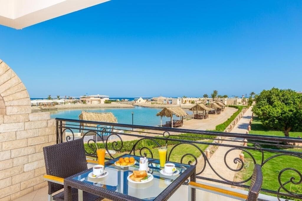 Aladdin Beach Resort 4* суреті