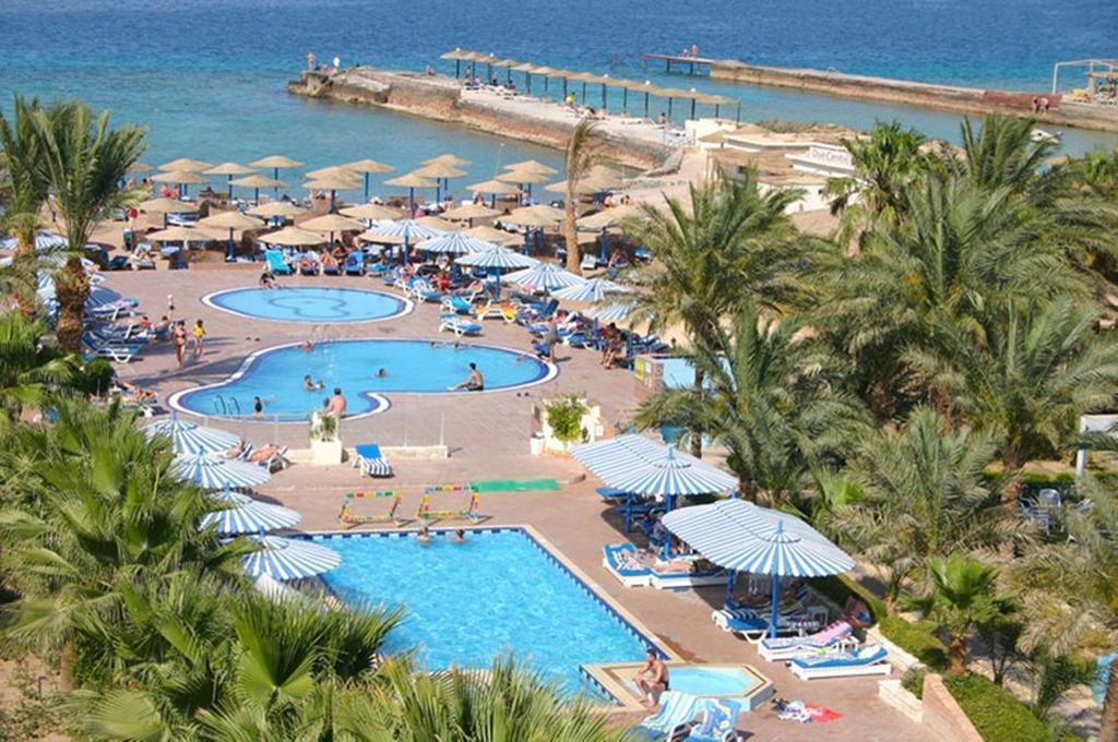 Отель Empire Hotel Aqua Park 3*