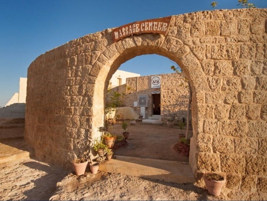 Отель The Oasis Dive Resort 3*