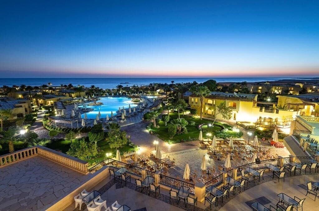 Отель The Three Corners Fayrouz Plaza 5*