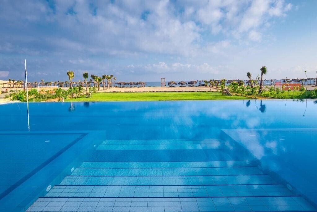 Отель Caesar Bay Resort 5*