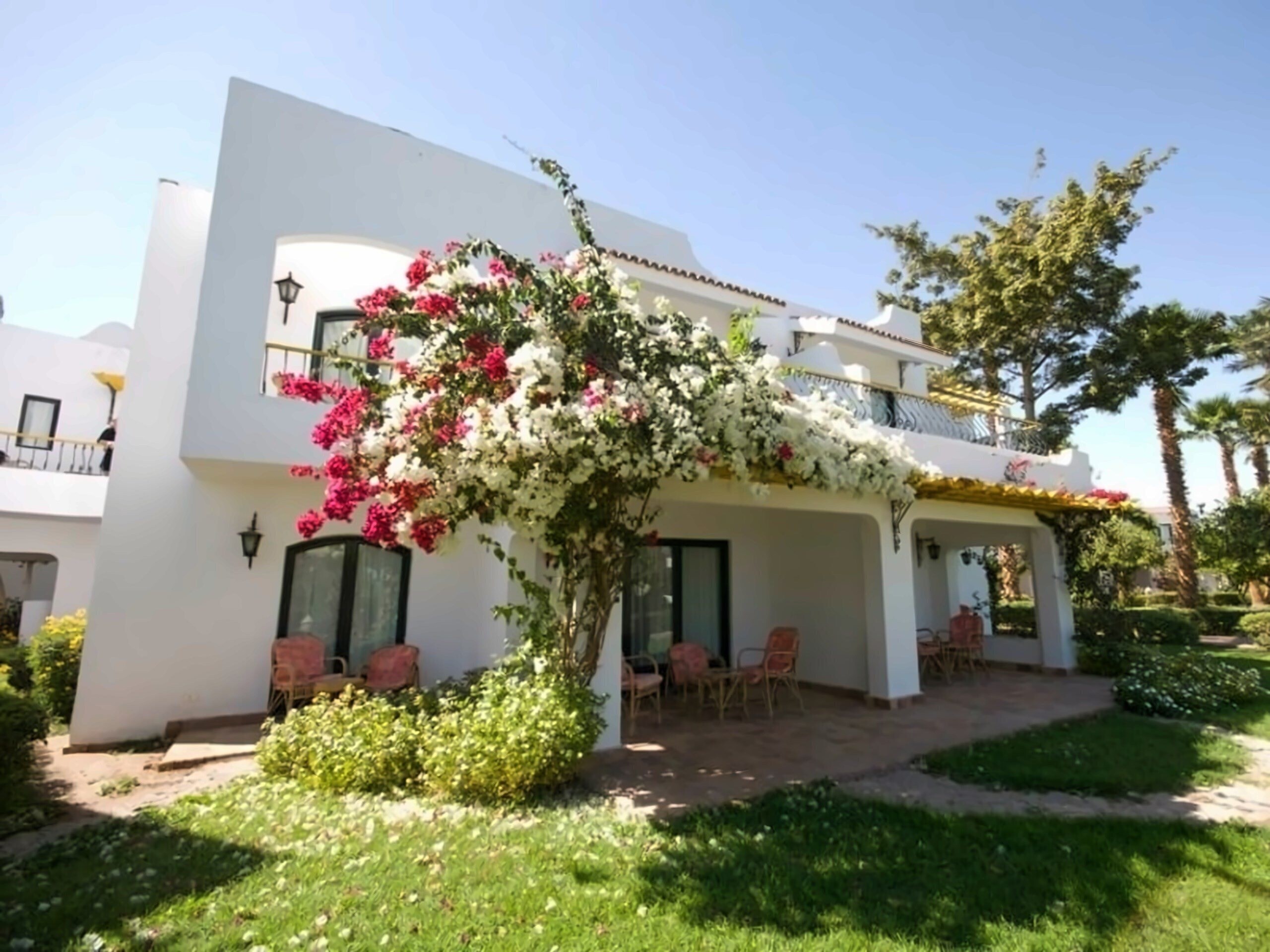 Изображение Lotus Bay Resort (ex. Lotus Bay Beach Resort, Lotus Bay Beach Resort & Gardens) 4*