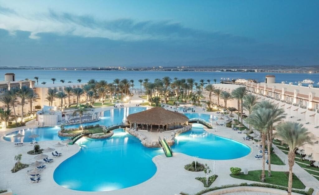Отель Pyramisa Beach Resort Sahl Hasheesh 5*