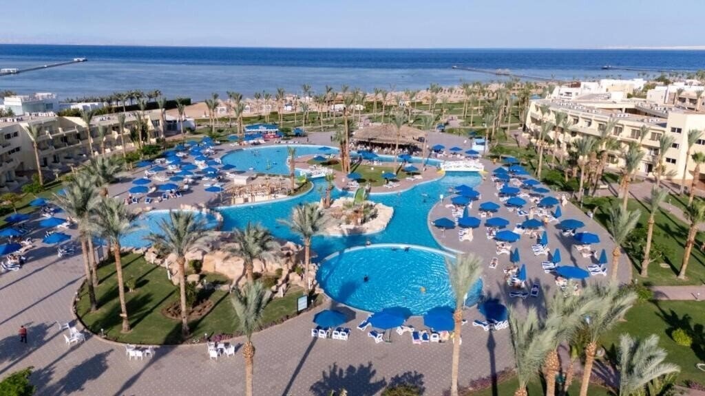 Отель Amwaj Oyoun Resort 4*