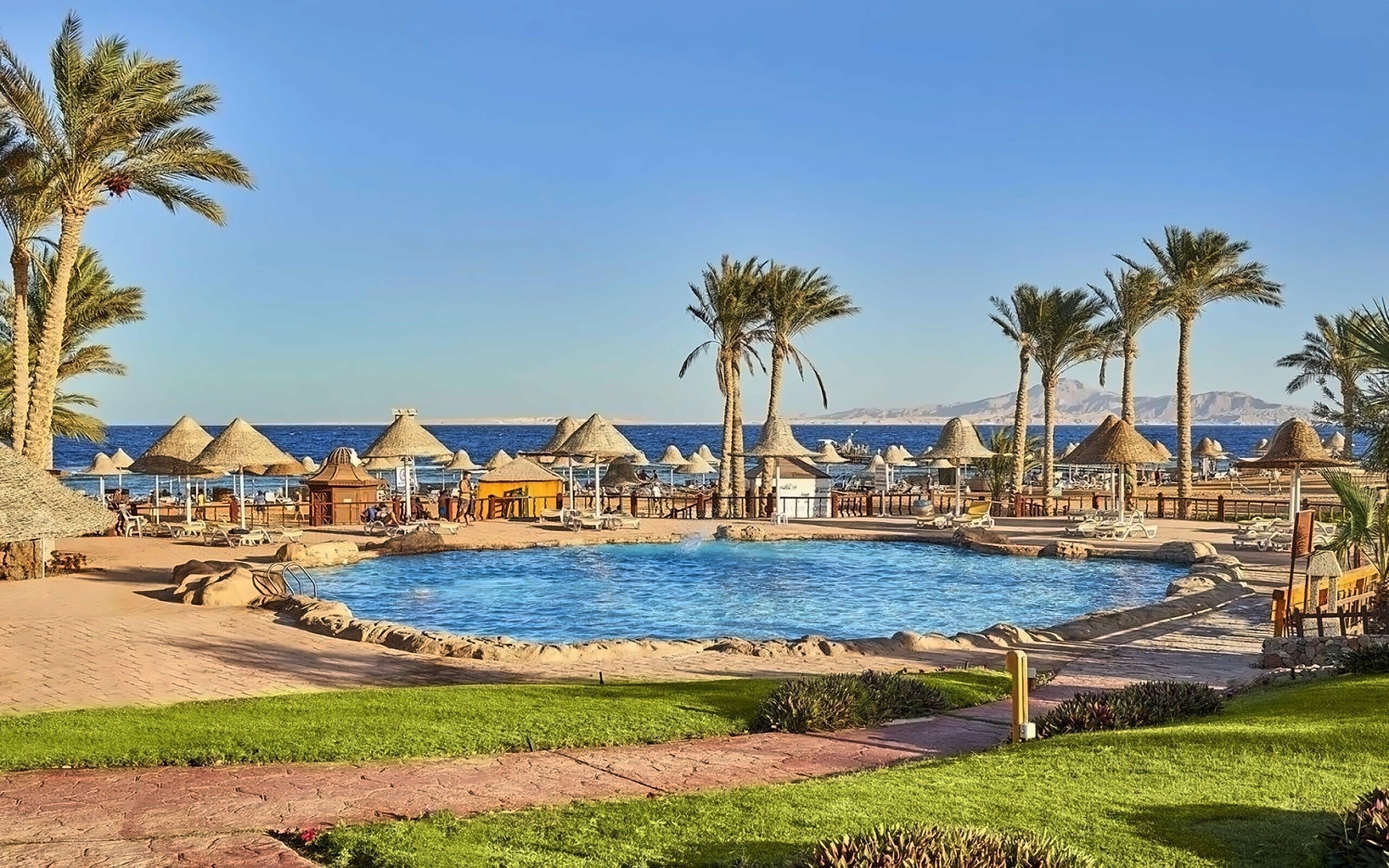 Отель Parrotel Beach Resort 5*