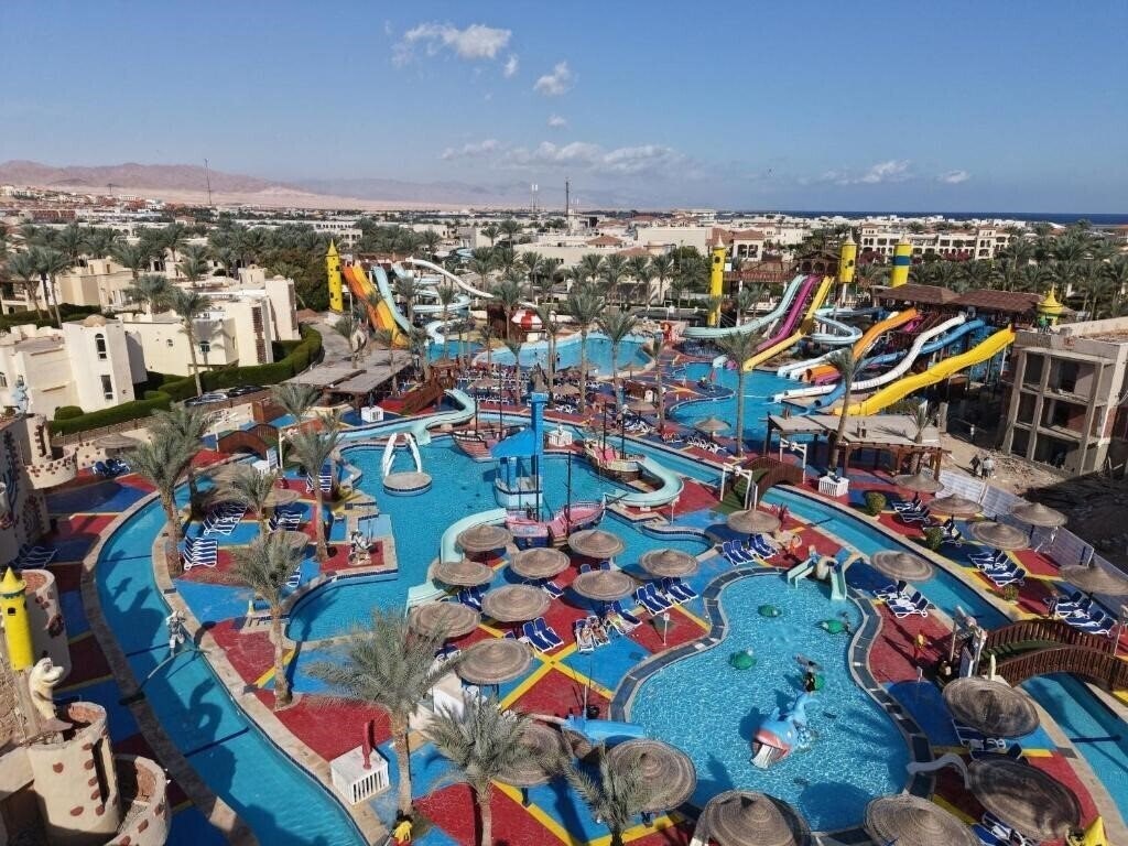 Фото Edge by Rotana Sea Beach 4*
