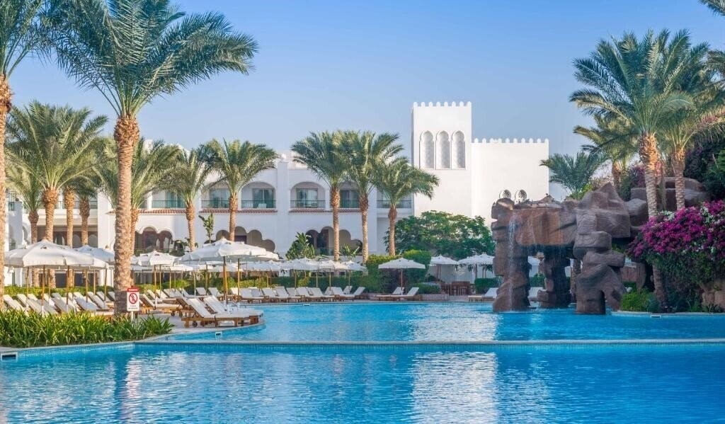 Отель Baron Palms Resort 5*