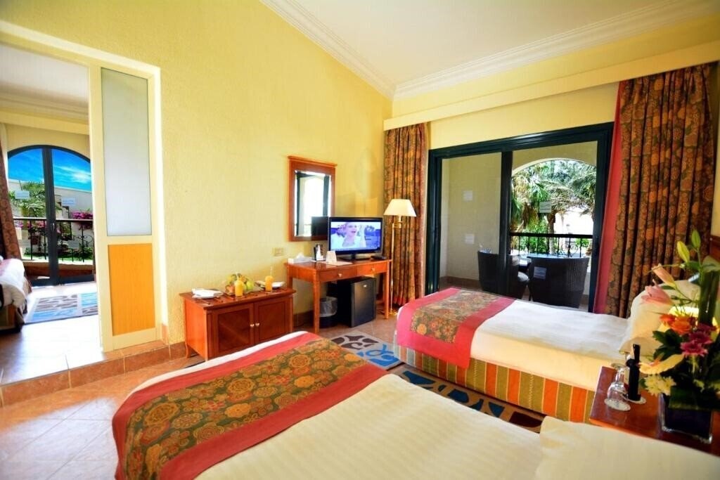 Island View Resort 5* суреті