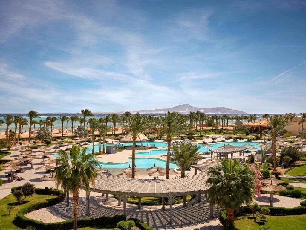Отель Coral Sea Water World 5*