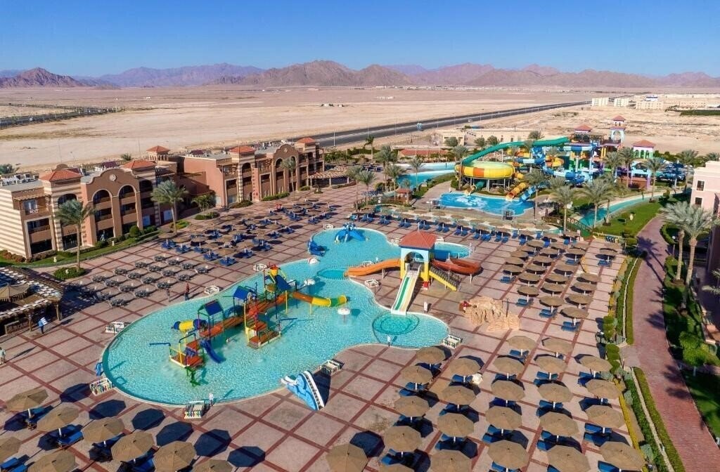 Отель Charmillion Club Aqua Park 5*
