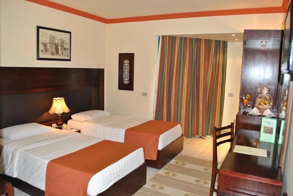 Фото Sharm Holiday Resort 4*