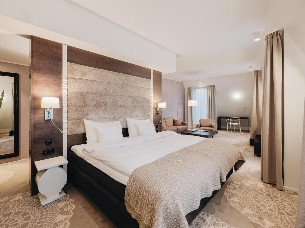 Отель Lydia Hotel 4*