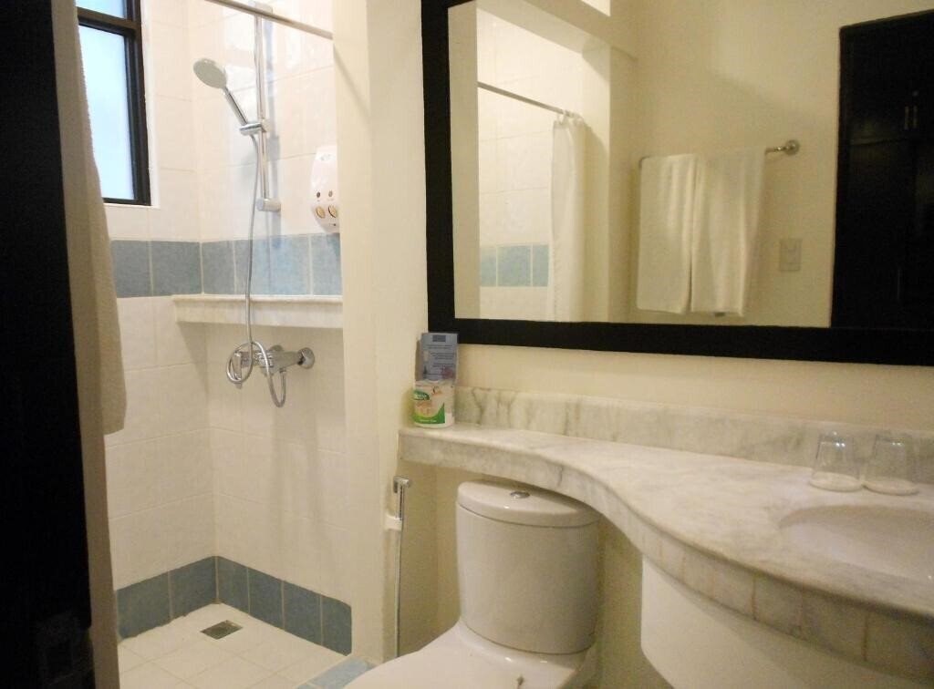 One Crescent Place Hotel 4* фотосуреті