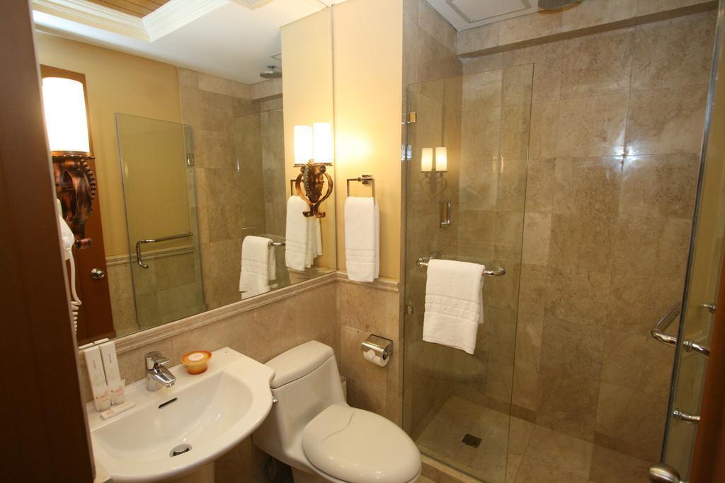 Crown Regency Prince Resort 3* фотосуреті