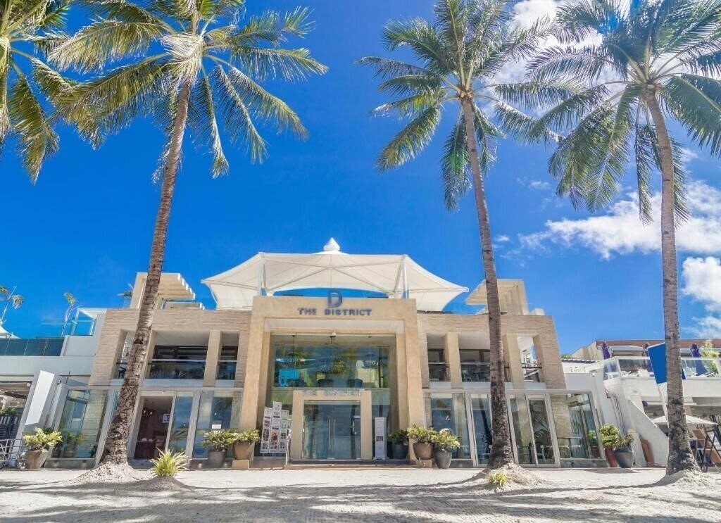 Отель The District Boracay 4*