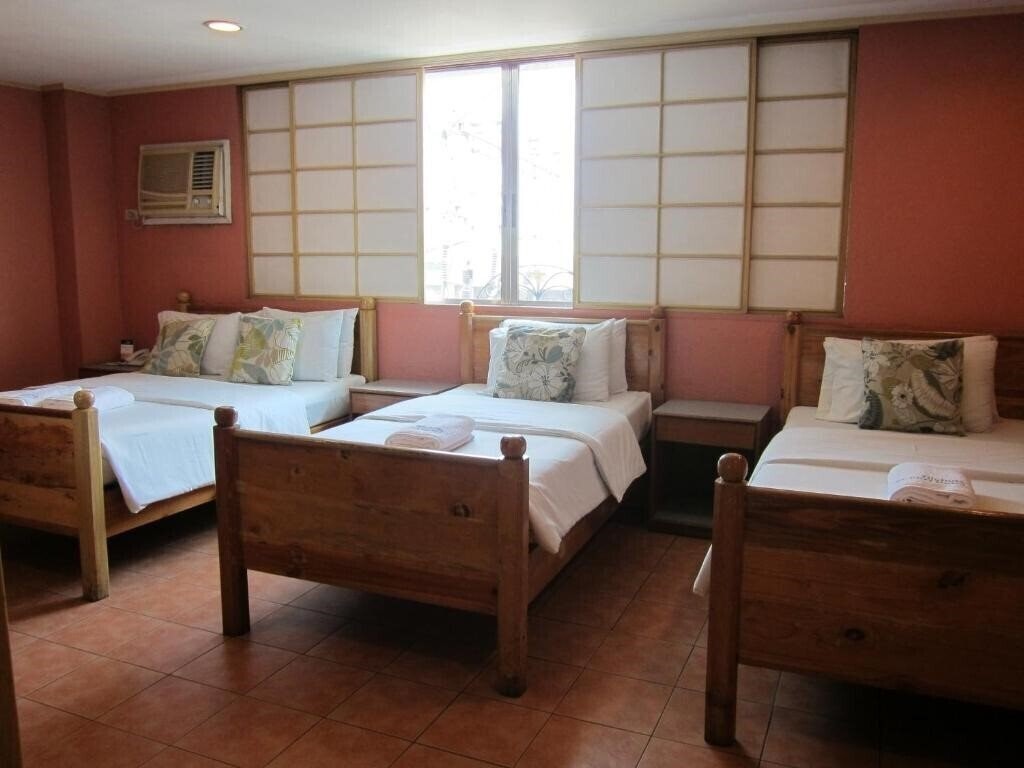 Фото Nichols Airport Hotel 3*