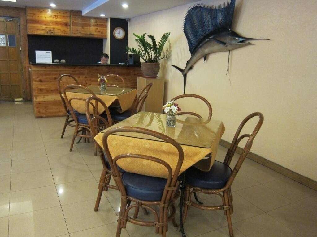 Nichols Airport Hotel 3* суреті