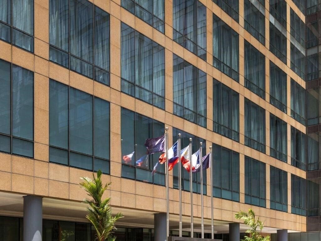 Отель Raffles Makati 5*