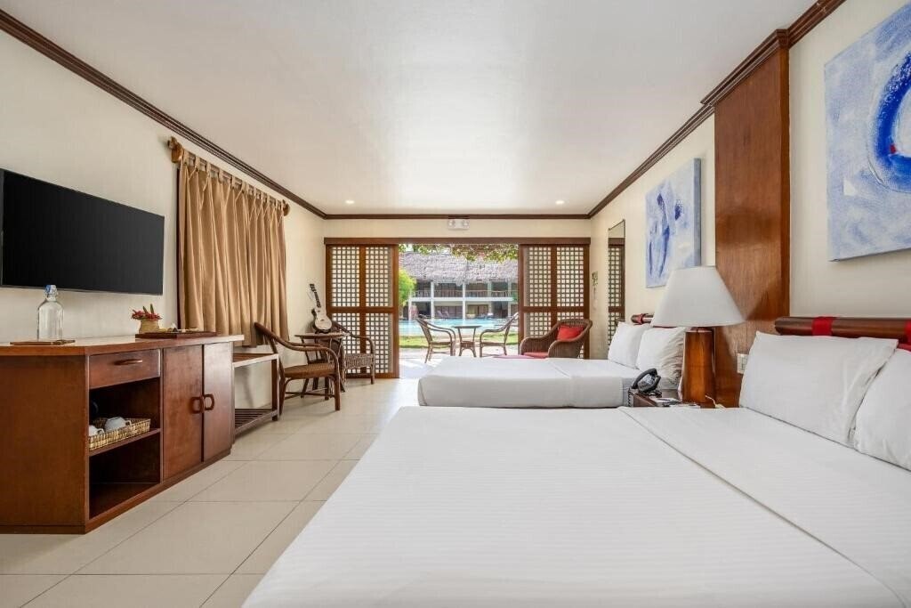 Отель Maribago Bluewater Beach Resort 4*