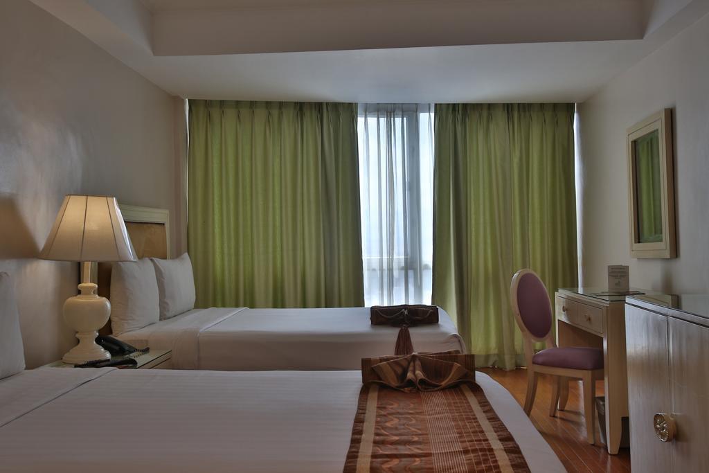 Фотография Crown Regency Hotel & Towers 4*