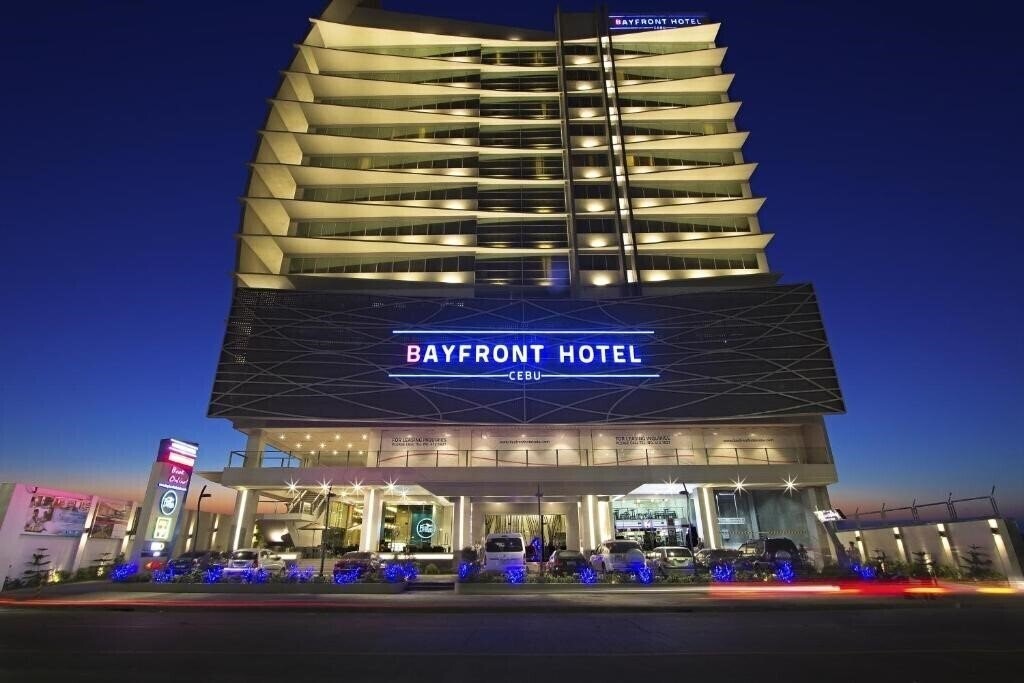Bayfront Hotel Cebu Capitol Site 3* қонақ үйі