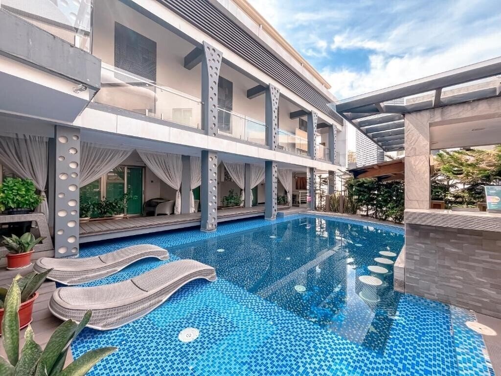 Фото Eloisa Royal Suites 3*