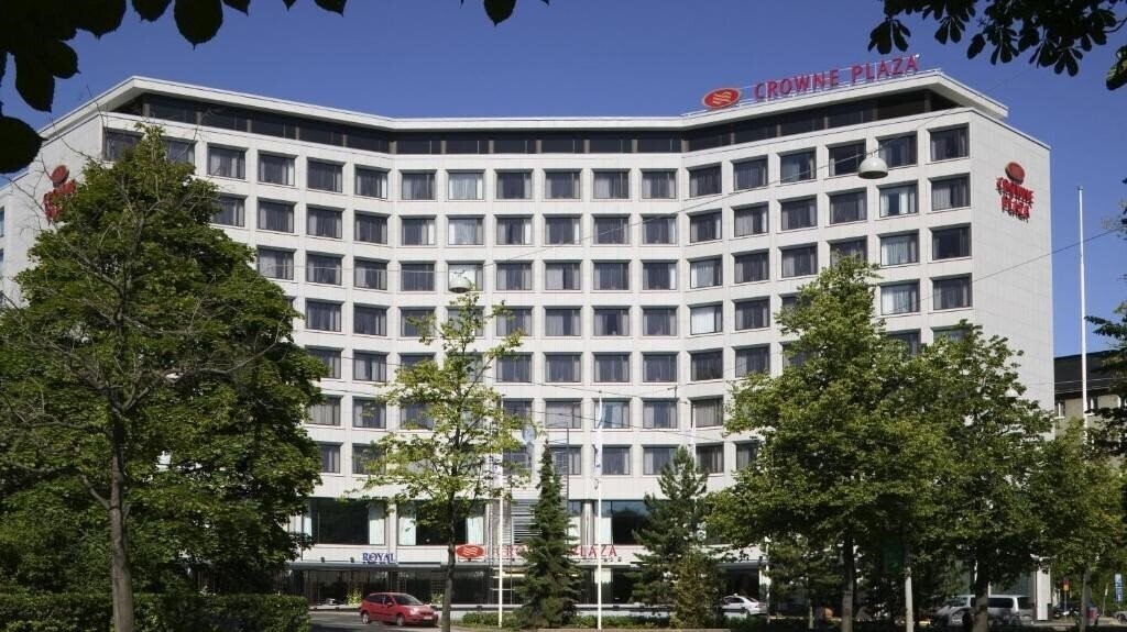 Отель Crowne Plaza 3*