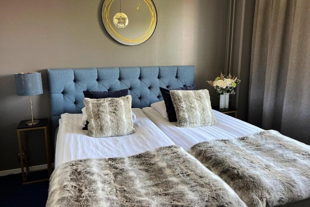 Фото Hotel Golden Circle Suites 4*