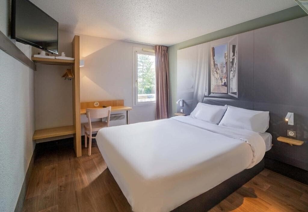 Фотография B&B Hotel Saint Quentin 2*