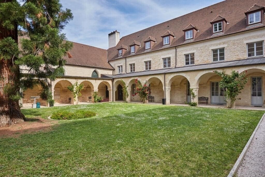 Отель Apart Hotel Odalys City Dijon Centre Les Cordeliers 4*