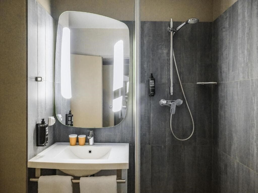 Ibis Styles Poissy Paris 3* фотосуреті