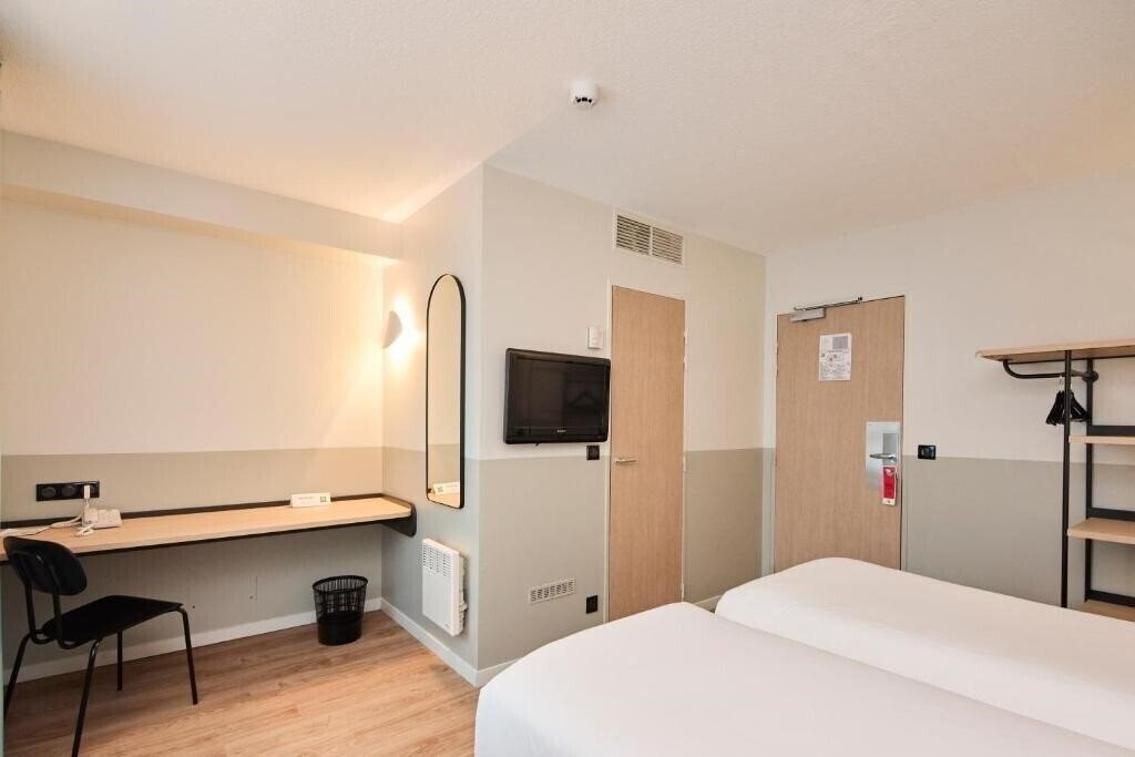 Ibis Styles Poissy Paris 3* суреті