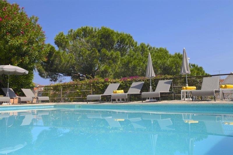 Des Oranges 3* қонақ үйі