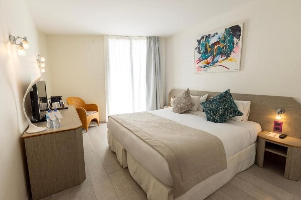 Hotel Cristal 4* суреті