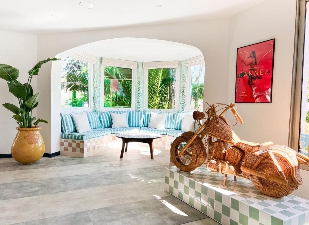 Отель Kyriad Cannes Mandelieu 2*