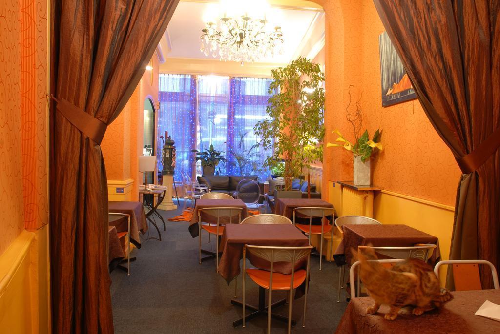 Отель Hotel De Paris 3*