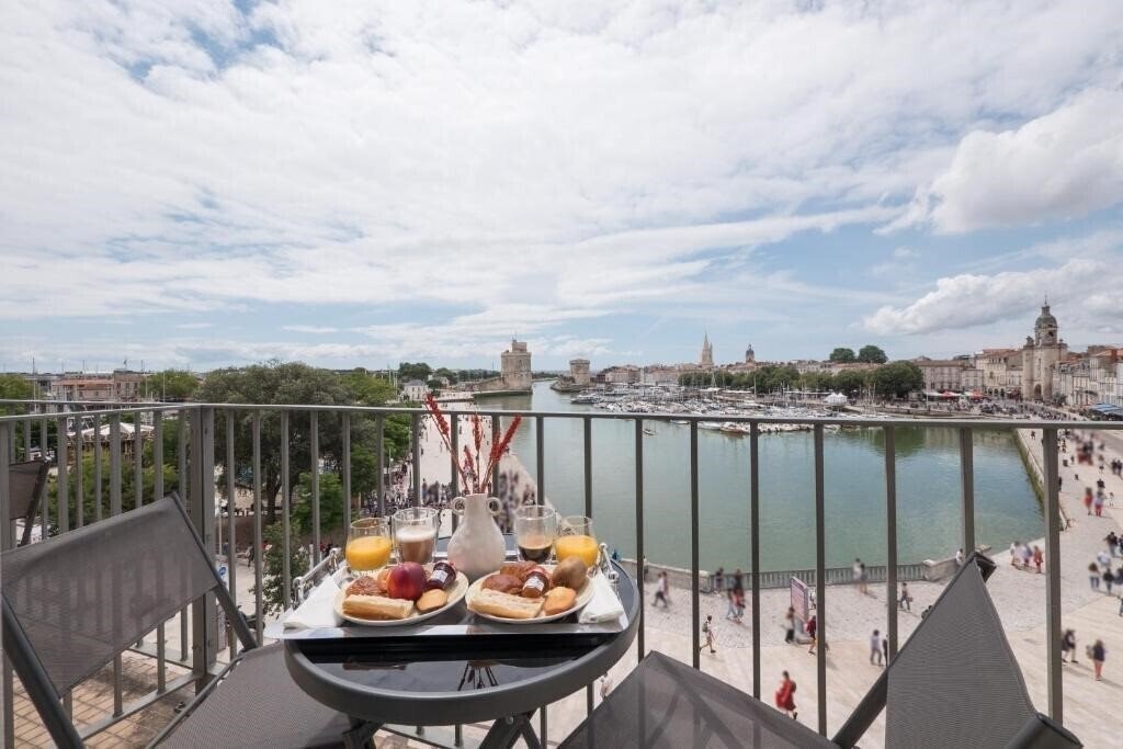 Картинка Hotel La Tour de Nesle, La Rochelle Vieux Port (ex. Hotel de La Tour de Nesle) 3*