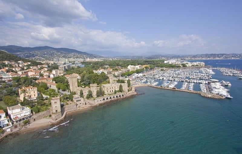 Отель Comfort Suites Cannes Mandelieu 3*