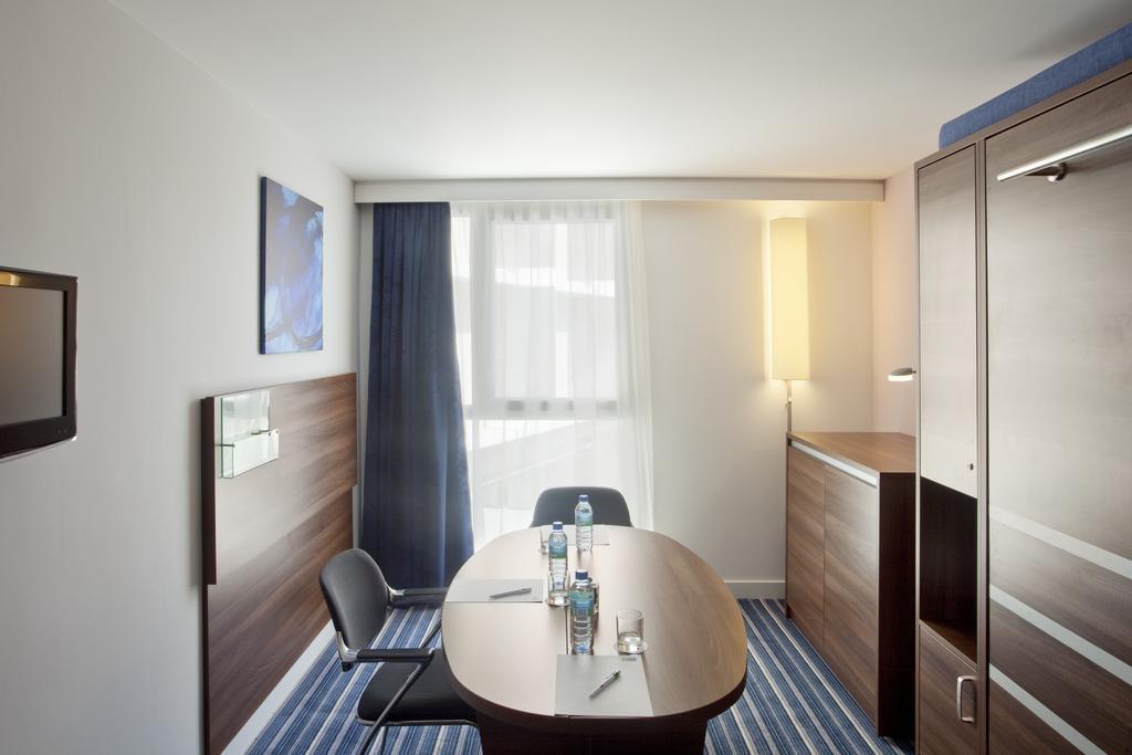 Holiday Inn Express Marseille Saint Charles 3* фотосуреті
