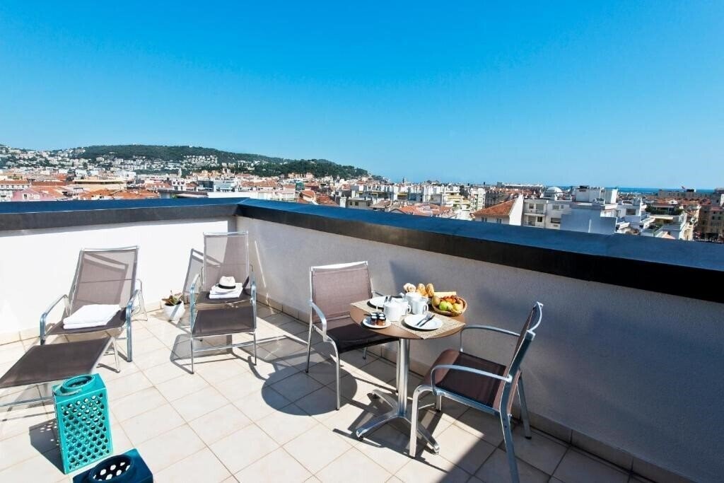 Holiday Inn Nice 4* суреті