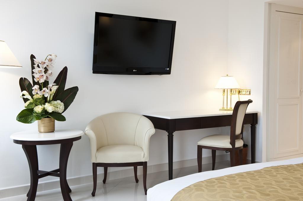 Aston La Scala 4* фотосуреті