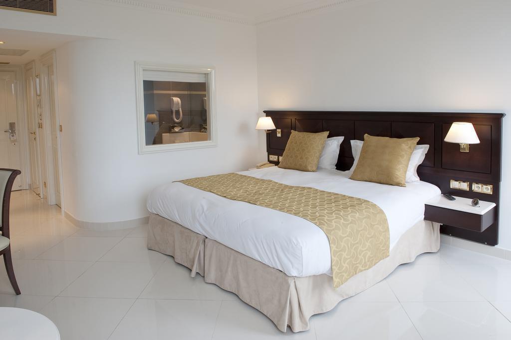 Aston La Scala 4* суреті