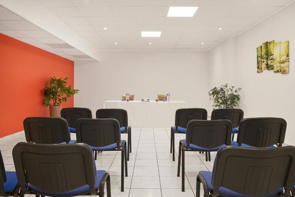 Картинка Hotel Restaurant Isidore Nice Ouest (ex. Kyriad Nice Saint Isidore, Kyriad Nice St Isidore) 2*